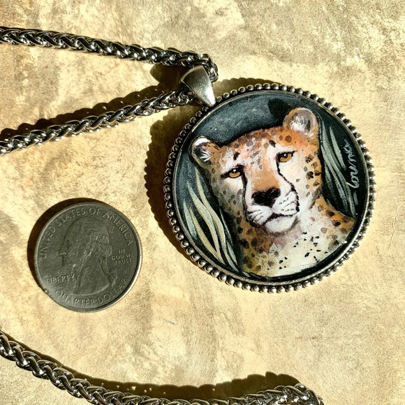Beautiful original large handpainted Cheetah pendant on chain big cats lions - Picture 4 of 6
